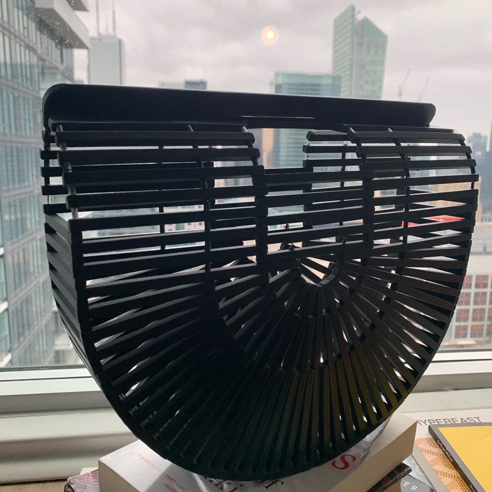 Ark Clutch Tote - Matte black bamboo